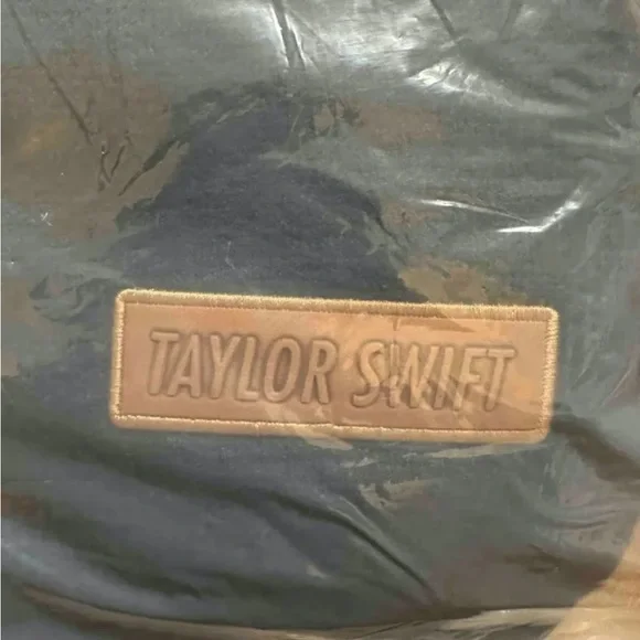 NWT Taylor Swift Red Album Argyle Sweater 4XL Rare Unisex